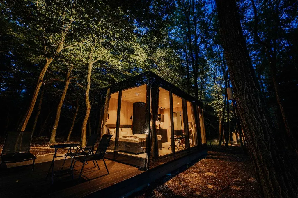 Glass Cabin Water (Aqua) in Dubrava, Croatia