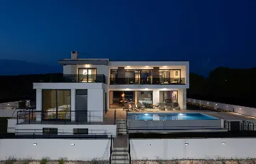 Kakma 4-Bedroom Villa with Padel Court