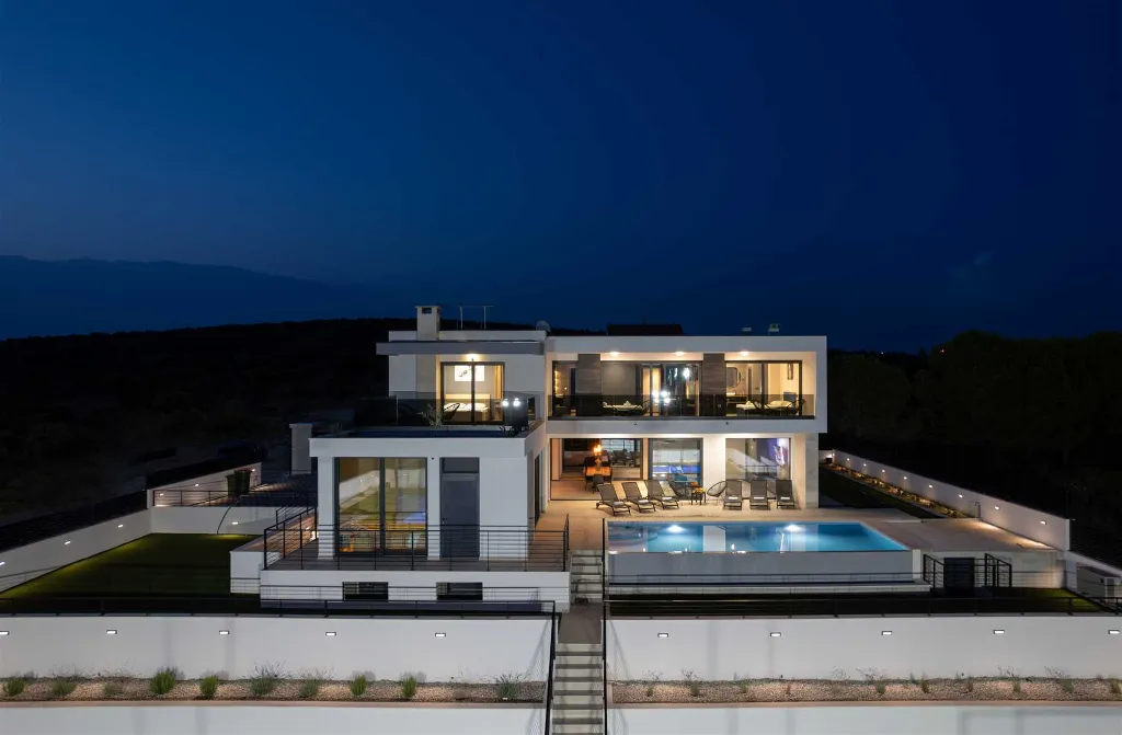 Kakma 4-Bedroom Villa with Padel Court