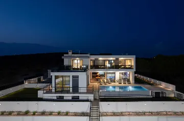 Kakma 4-Bedroom Villa with Padel Court