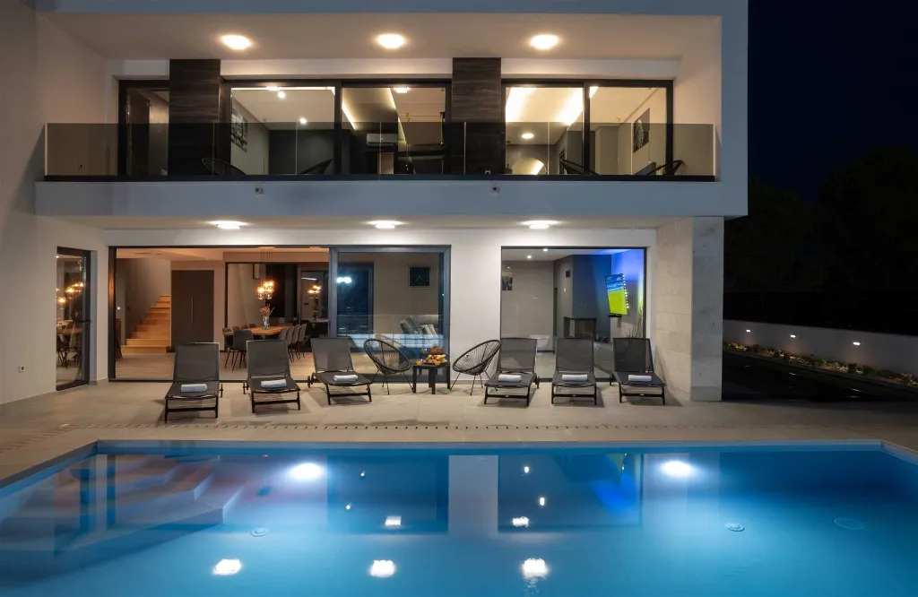 Kakma 4-Bedroom Villa with Padel Court