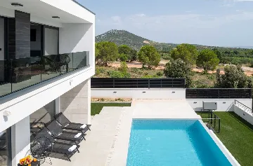 Kakma 4-Bedroom Villa with Padel Court