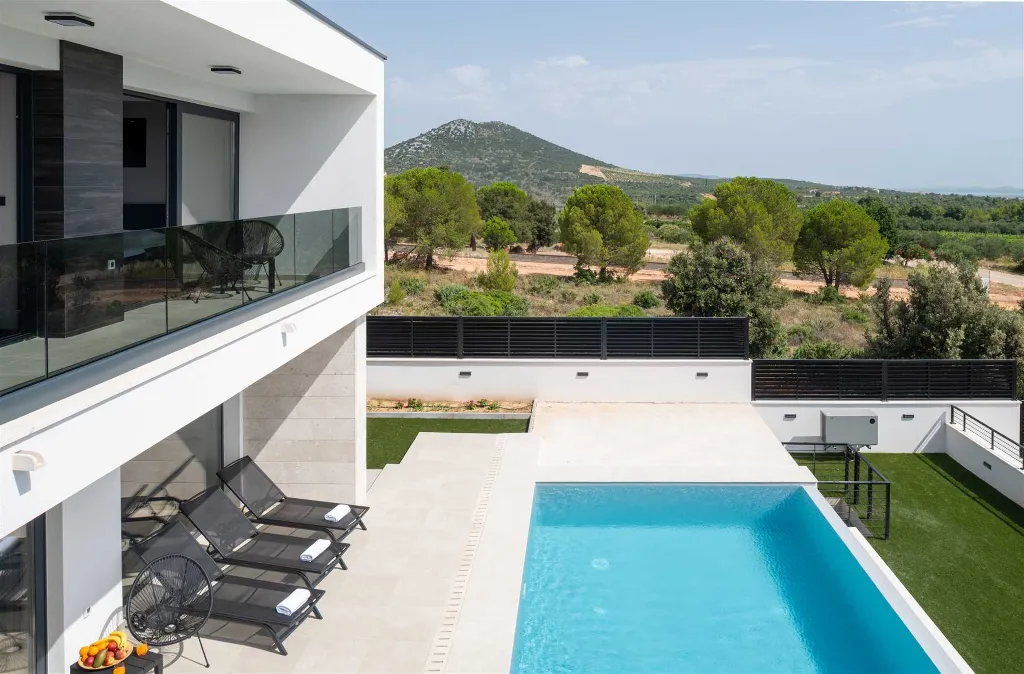 Kakma 4-Bedroom Villa with Padel Court