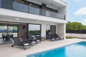 Kakma 4-Bedroom Villa with Padel Court