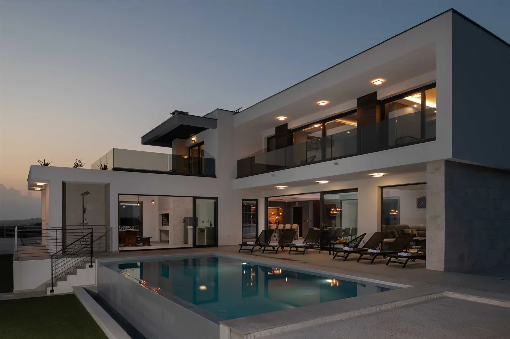 Kakma 4-Bedroom Villa with Padel Court