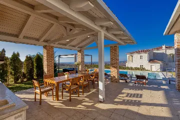 4-Bedroom Villa in Bajkini for Up to 10 Guests