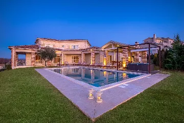 4-Bedroom Villa in Bajkini for Up to 10 Guests