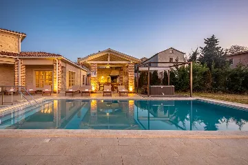 4-Bedroom Villa in Bajkini for Up to 10 Guests