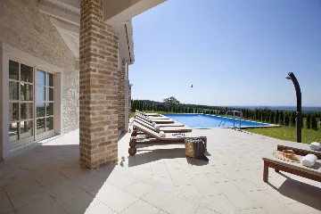 4-Bedroom Villa in Bajkini for Up to 10 Guests