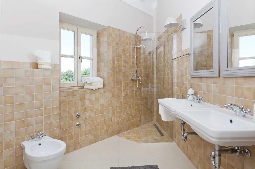 4-Bedroom Villa in Bajkini for Up to 10 Guests