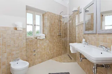 4-Bedroom Villa in Bajkini for Up to 10 Guests