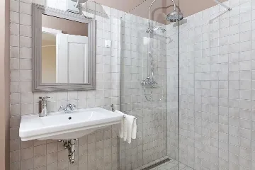 4-Bedroom Villa in Bajkini for Up to 10 Guests