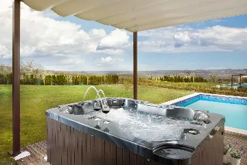 4-Bedroom Villa in Bajkini for Up to 10 Guests