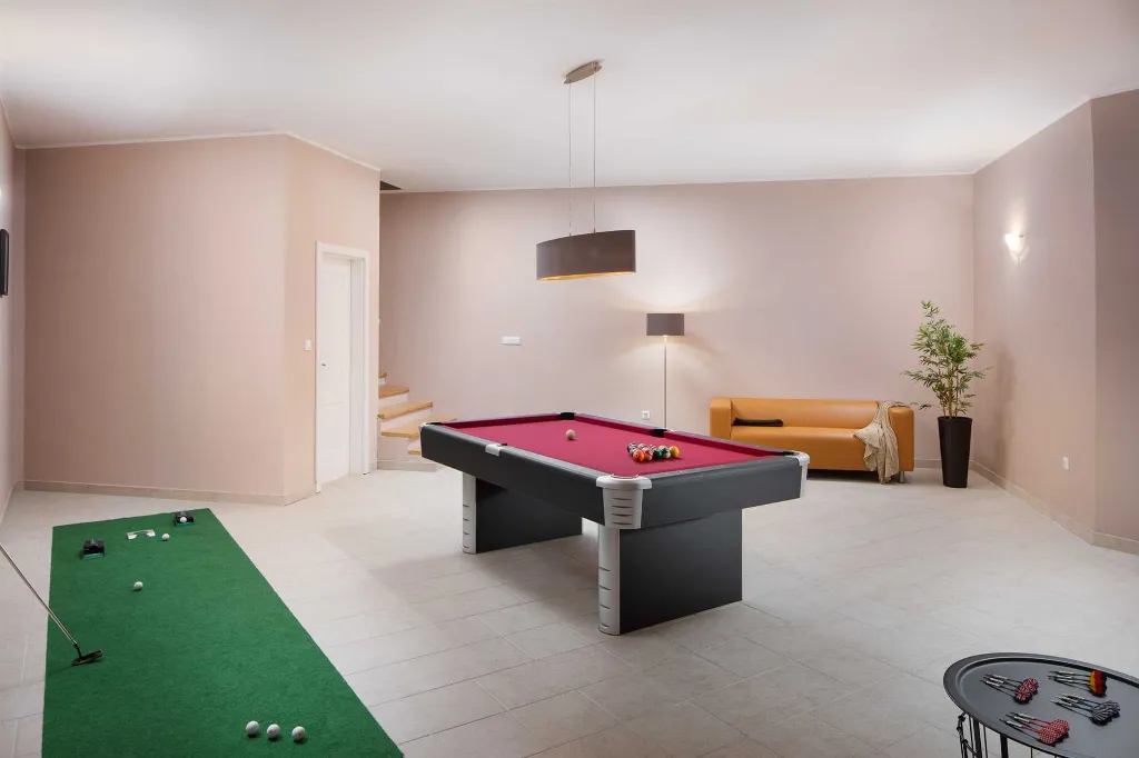 4-Bedroom Villa in Bajkini for Up to 10 Guests