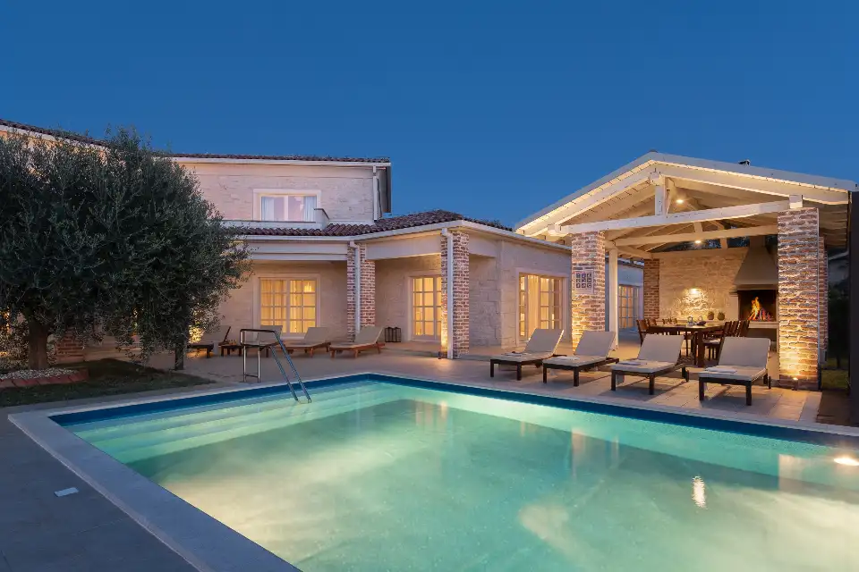 4-Bedroom Villa in Bajkini for Up to 10 Guests