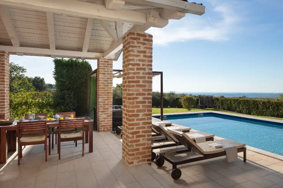 4-Bedroom Villa in Bajkini for Up to 10 Guests