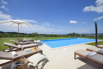 Bajkini 4-Bedroom Villa with Private Pool & Jacuzzi