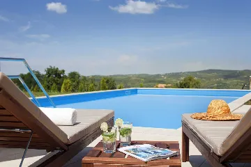 Bajkini 4-Bedroom Villa with Private Pool & Jacuzzi