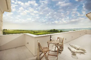 Bajkini 4-Bedroom Villa with Private Pool & Jacuzzi