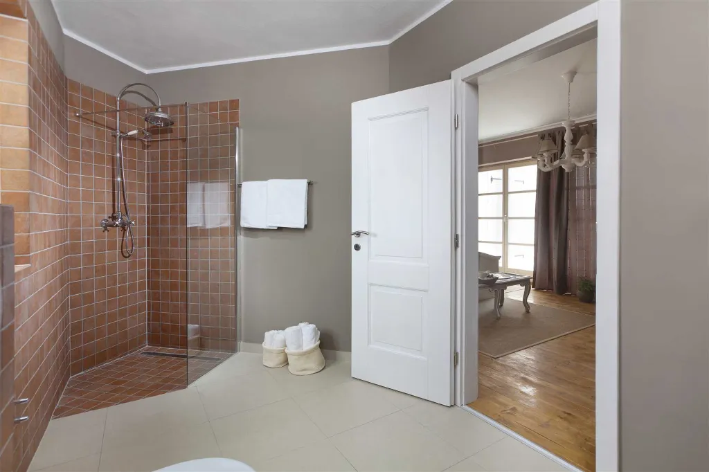 Bajkini 4-Bedroom Villa with Private Pool & Jacuzzi