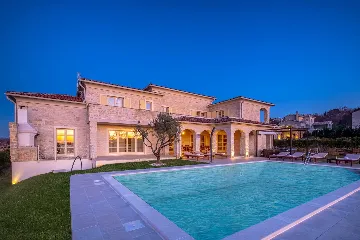 Bajkini 4-Bedroom Villa with Private Pool & Jacuzzi