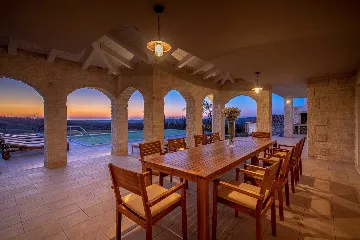 Bajkini 4-Bedroom Villa with Private Pool & Jacuzzi