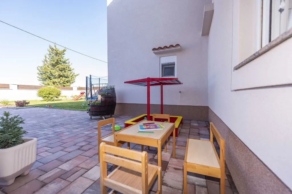 3-Bedroom Holiday House in Murvica for 10