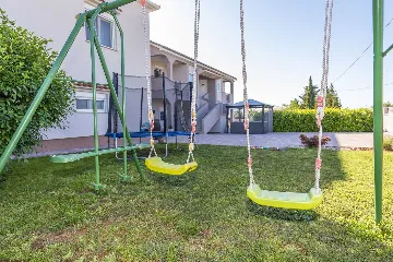 3-Bedroom Holiday House in Murvica for 10