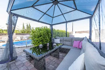 3-Bedroom Holiday House in Murvica for 10