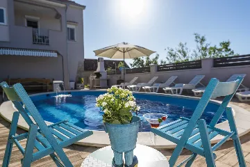 3-Bedroom Holiday House in Murvica for 10