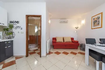 3-Bedroom Holiday House in Murvica for 10