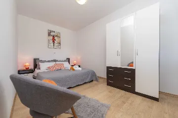 3-Bedroom Holiday House in Murvica for 10