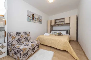 3-Bedroom Holiday House in Murvica for 10