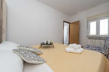 3-Bedroom Holiday House in Murvica for 10