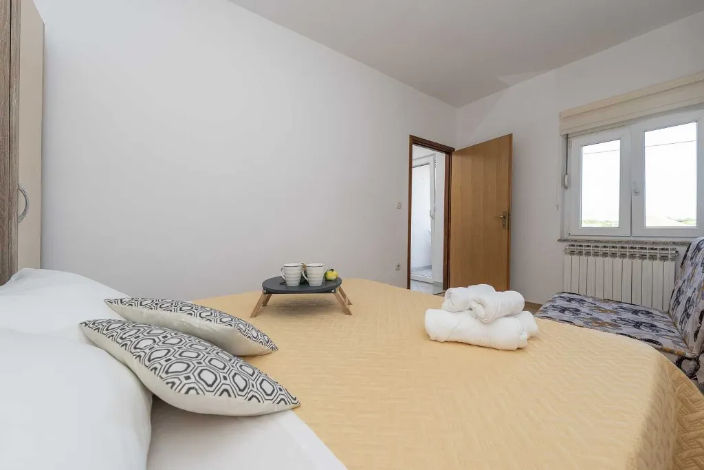 3-Bedroom Holiday House in Murvica for 10