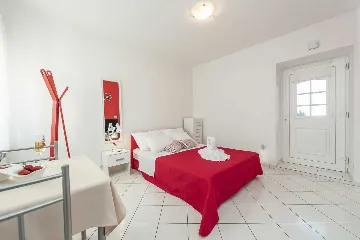 3-Bedroom Holiday House in Murvica for 10