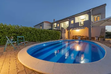 3-Bedroom Holiday House in Murvica for 10