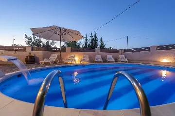 3-Bedroom Holiday House in Murvica for 10