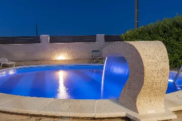 3-Bedroom Holiday House in Murvica for 10