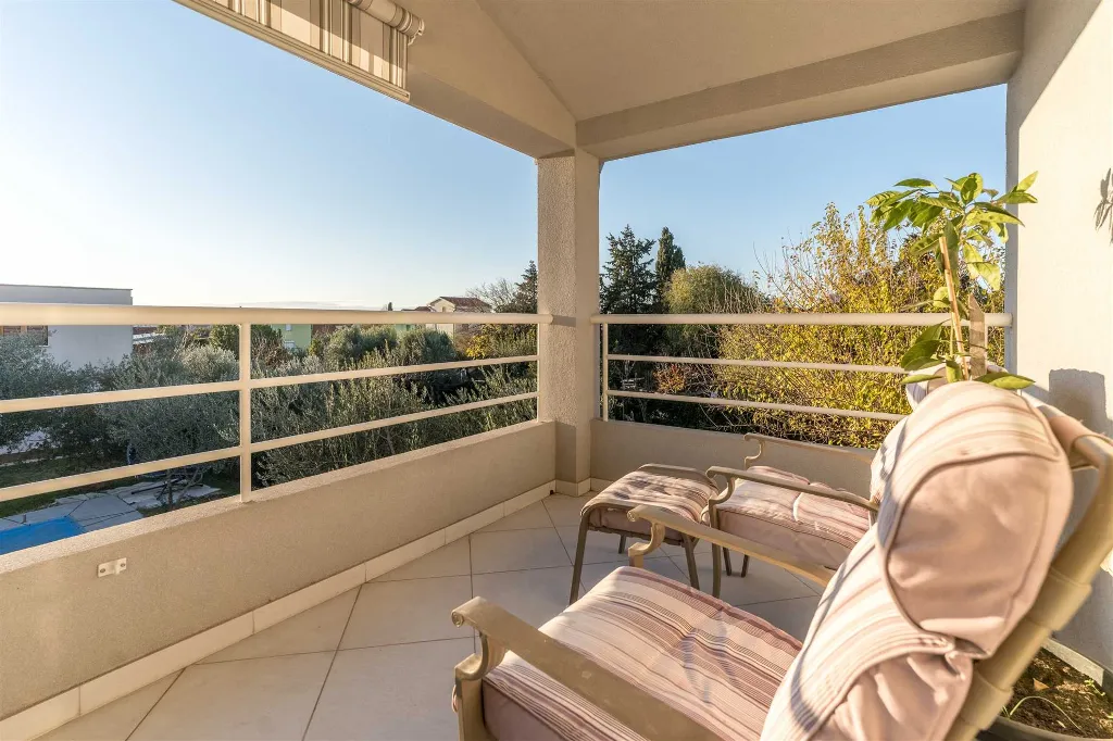 6-Bedroom Villa in Sukošan for Up to 10 Guests
