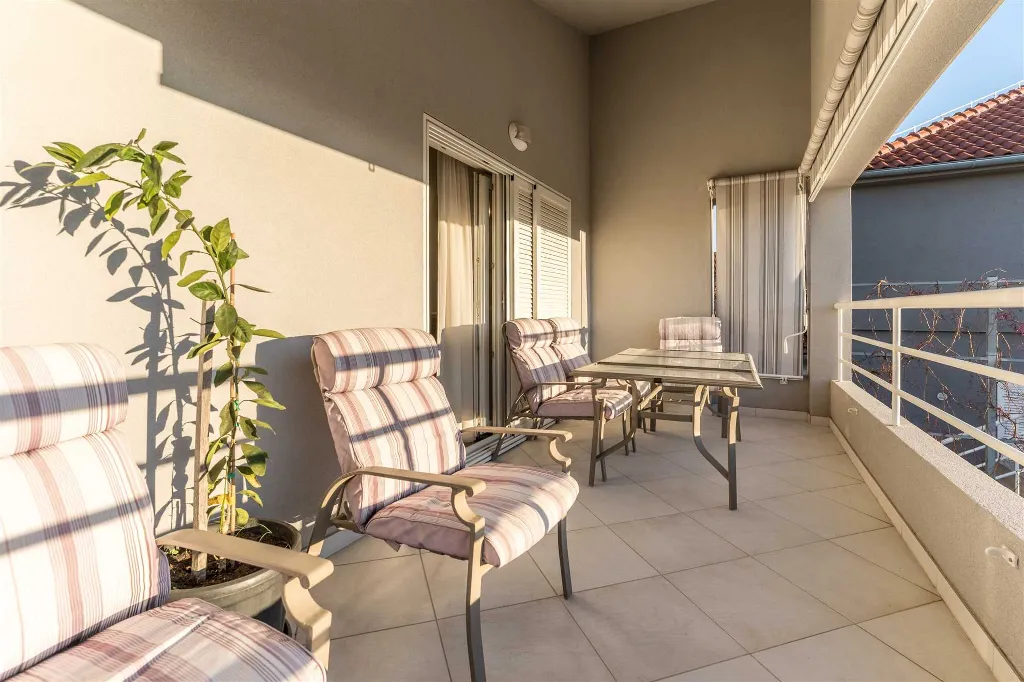 6-Bedroom Villa in Sukošan for Up to 10 Guests
