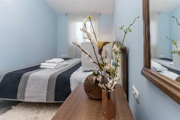 6-Bedroom Villa in Sukošan for Up to 10 Guests