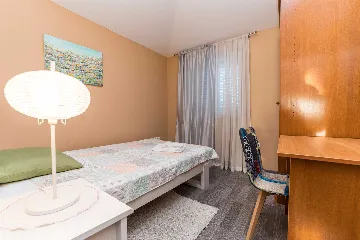 6-Bedroom Villa in Sukošan for Up to 10 Guests