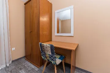 6-Bedroom Villa in Sukošan for Up to 10 Guests