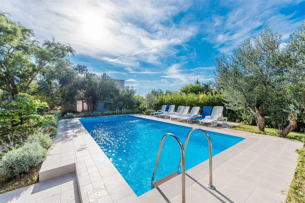 6-Bedroom Villa in Sukošan for Up to 10 Guests