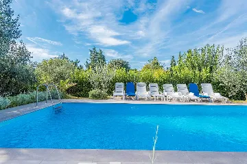 6-Bedroom Villa in Sukošan for Up to 10 Guests