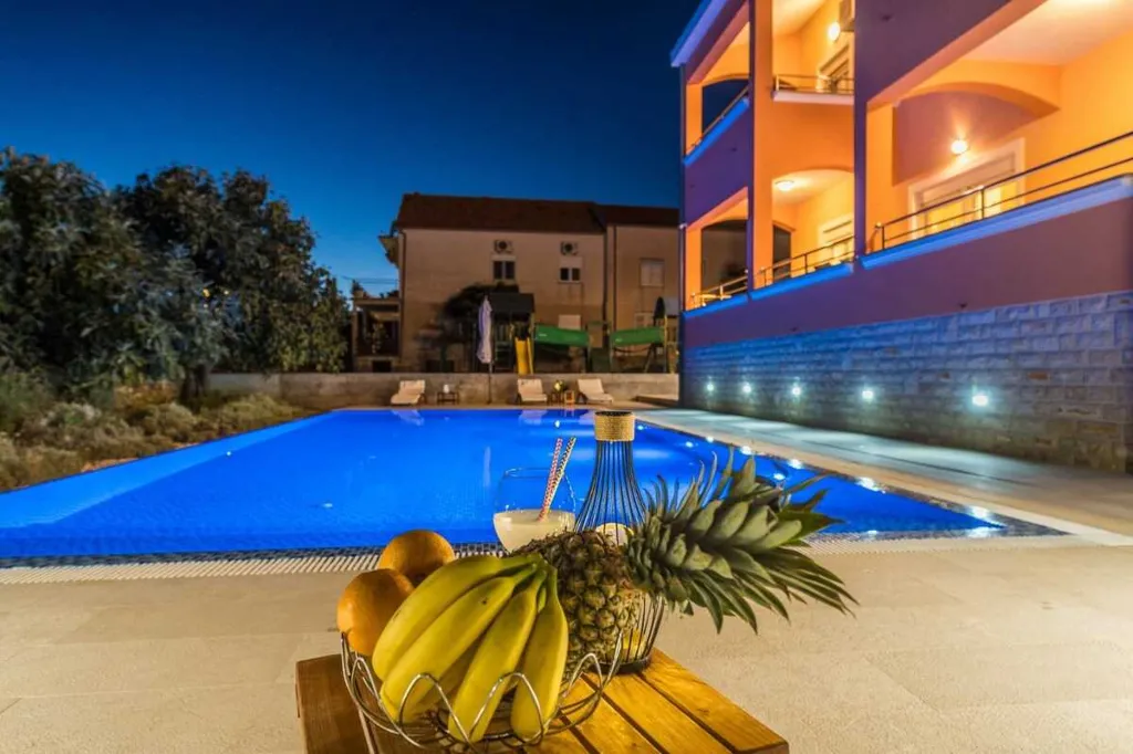 Sea-View 1-Bedroom Apartment in Sv. Filip i Jakov