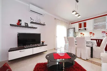 Sea-View 1-Bedroom Apartment in Sv. Filip i Jakov
