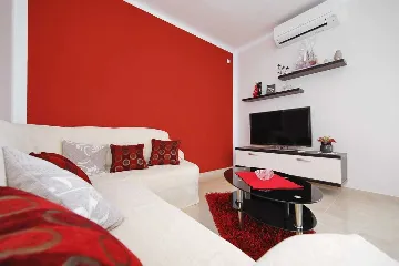 Sea-View 1-Bedroom Apartment in Sv. Filip i Jakov