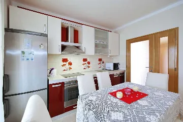 Sea-View 1-Bedroom Apartment in Sv. Filip i Jakov